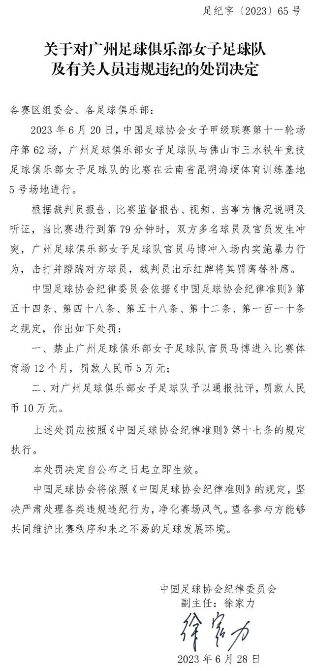 英雄平静地射穿她的前额时不感情色彩地说在(爱你至死》(1LoveYoutodeath90)中，凯文·克莱恩(KcKine)面对他的妻子(特雷西·尤尔曼TraceyUllman)时显然仁慈得多甚至在她为了惩罚他的长期不忠而试图用下了毒的面条沙司和残忍的枪击杀死他之时。